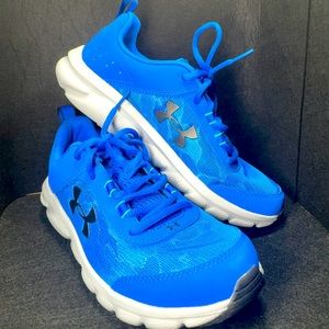 Boys Under Armour Sneakers Blue Size 6Y